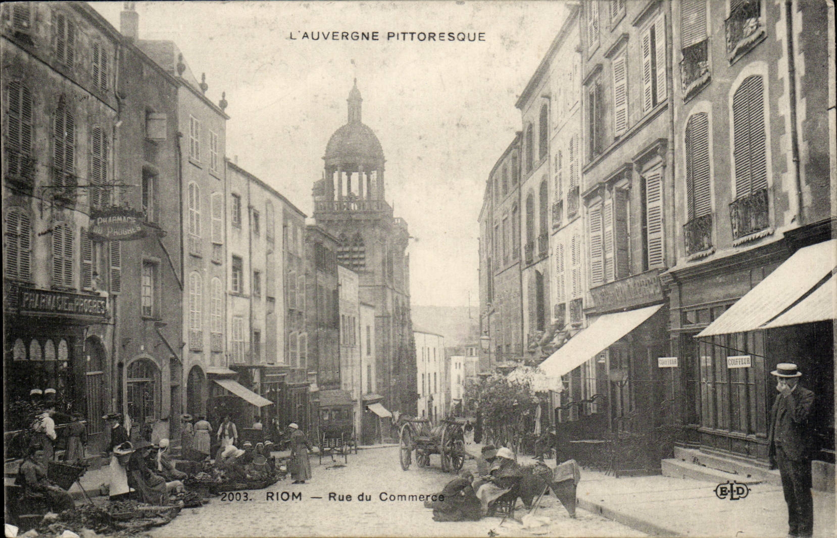 Riom — Rue du Commerce — La Auvergne pintoresca
