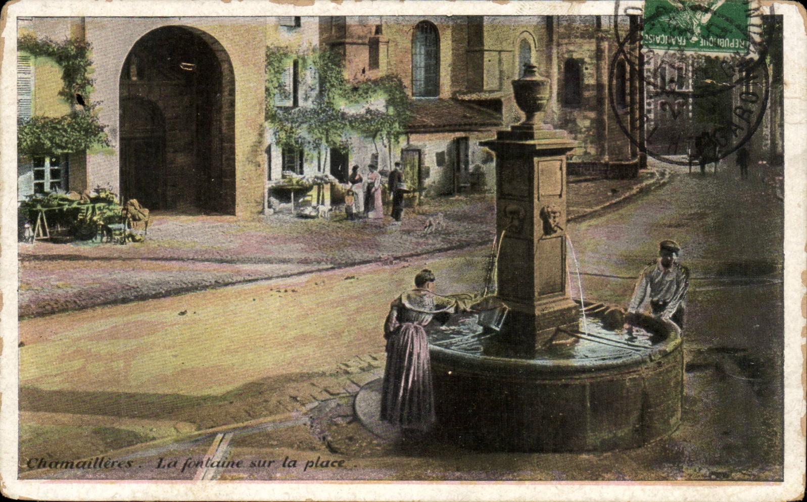 Auvergne CPA Chamailleres La fontaine sur la place