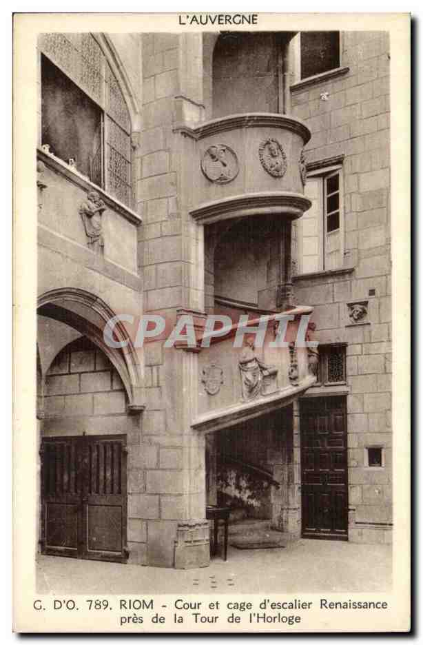 Riom - Cour et cage d'escalier Renaissance près de la Tour de l'Horloge — G. D'O. 789