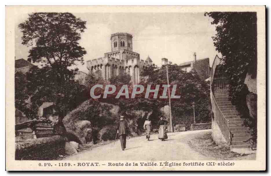 Royat - Route de la Vallee - L'Eglise fortifiee XI siecle - CPA 