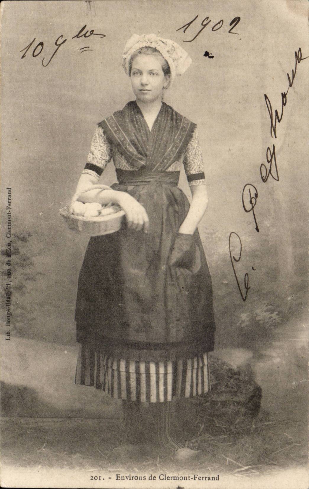 Jeune femme en costume traditionnel — Environ de Clermont-Ferrand — Lib. Bougey-Maig, n°201