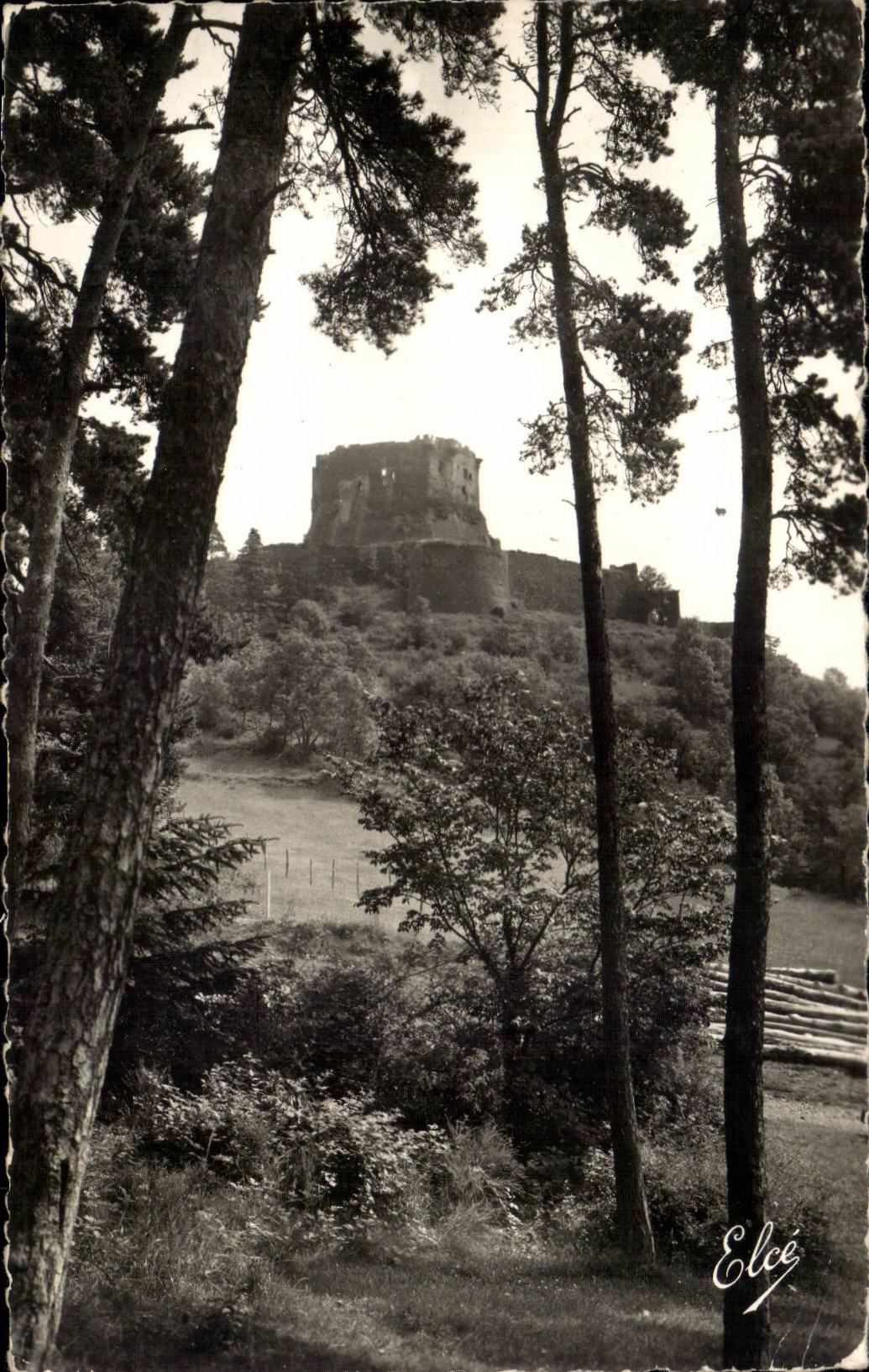 Château de Murol — Ruines surmontées de pins — Éditeur Elcé