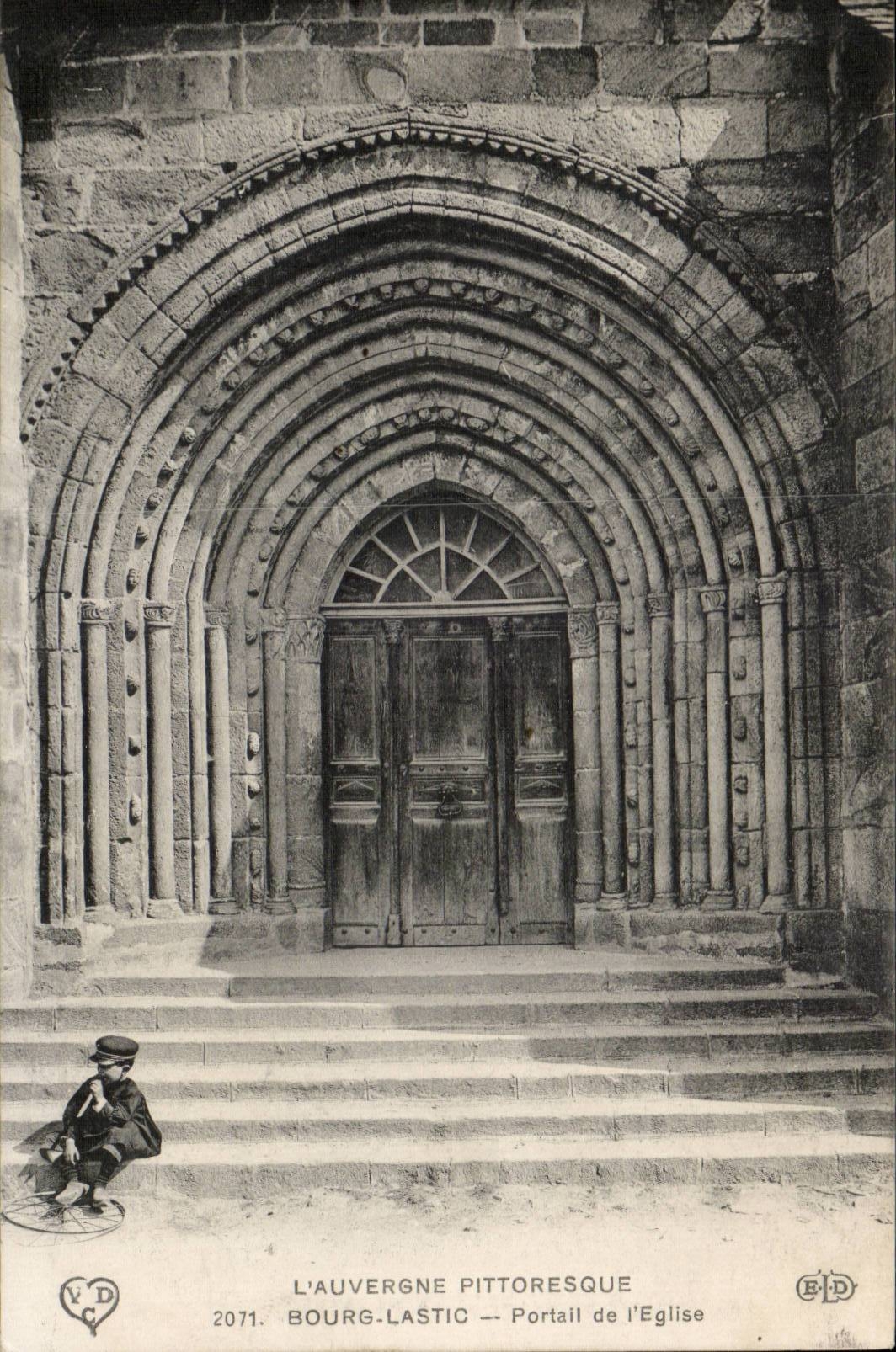 Bourg-Lastic — Portail de l'Église — L'Auvergne Pittoresque, n°2071