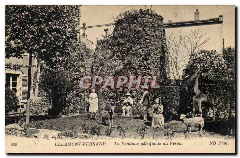 CLermont Ferrand CPA La fontaine petrifiante du Perou