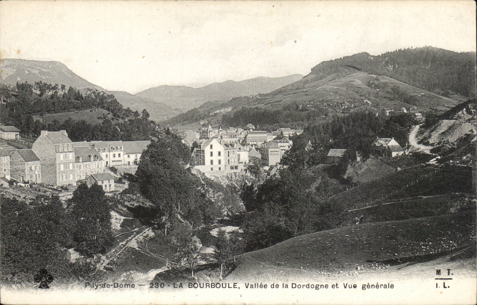 La Bourboule CPA Vallee de la Dodogne et vue generale