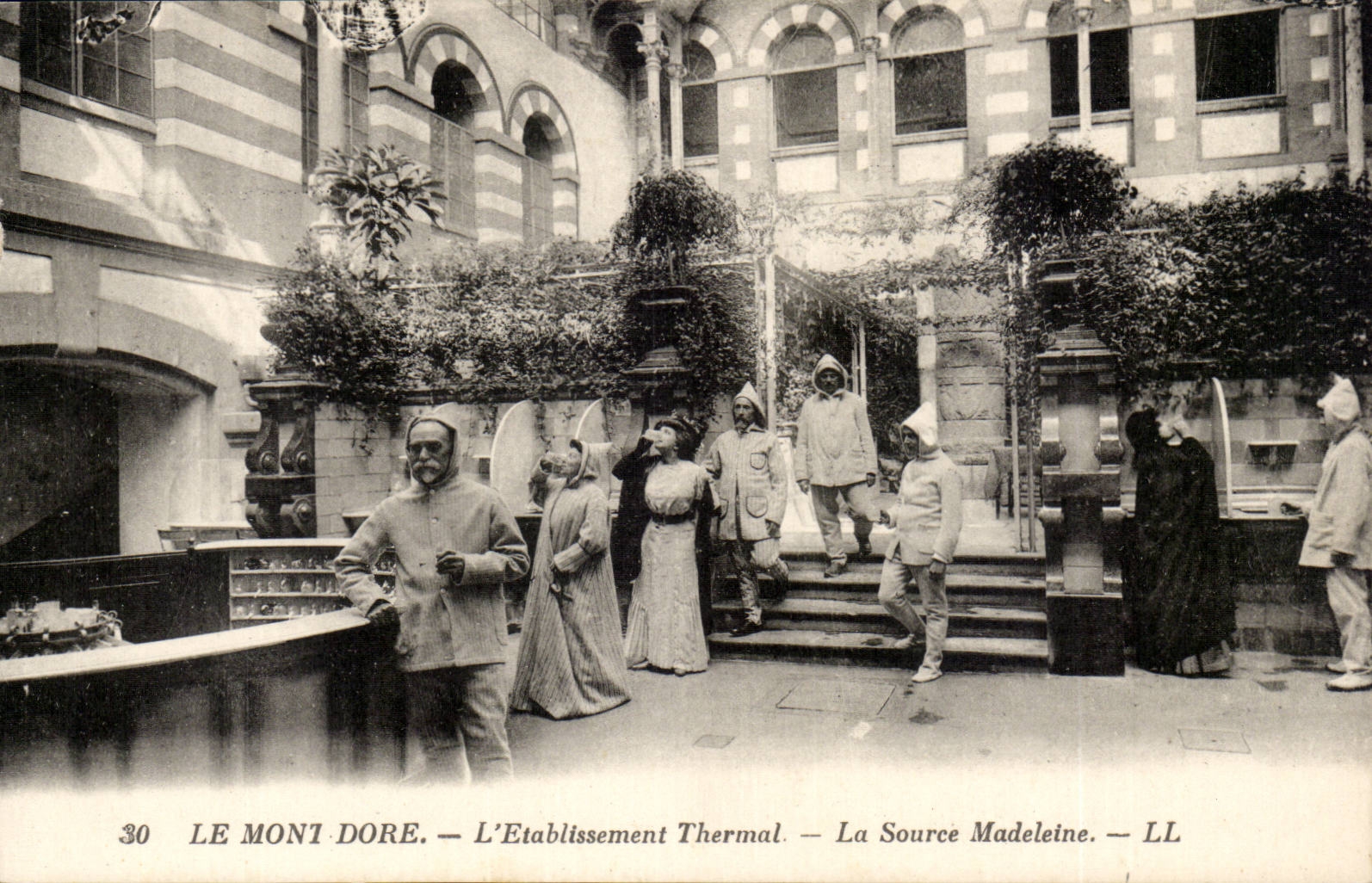 Le Mont Dore - Etablissement Thermal - La Source Madeleine - CPA 