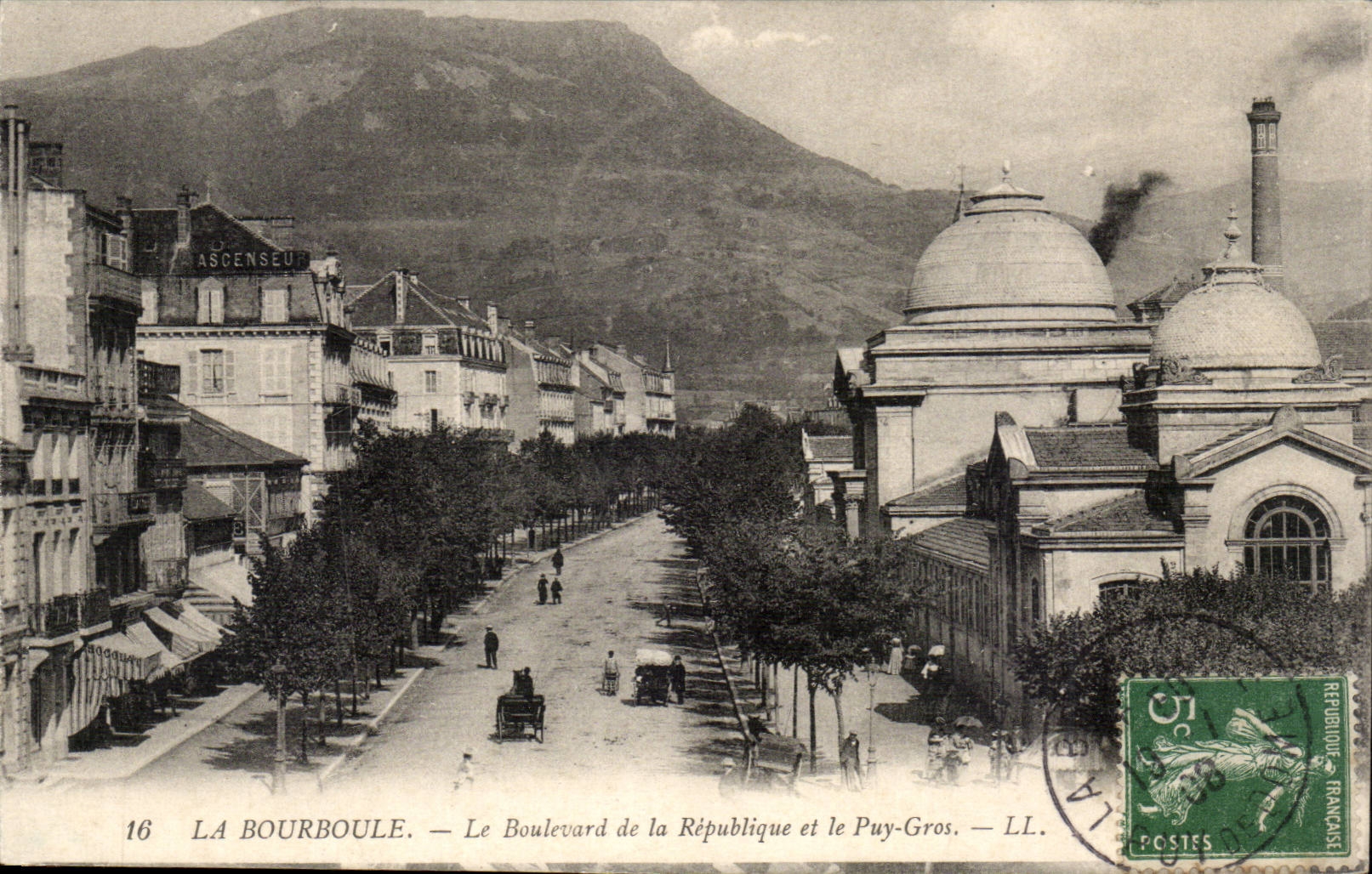 La Bourboule - Le Boulevard de la Republique et le Puy Gros - CPA 