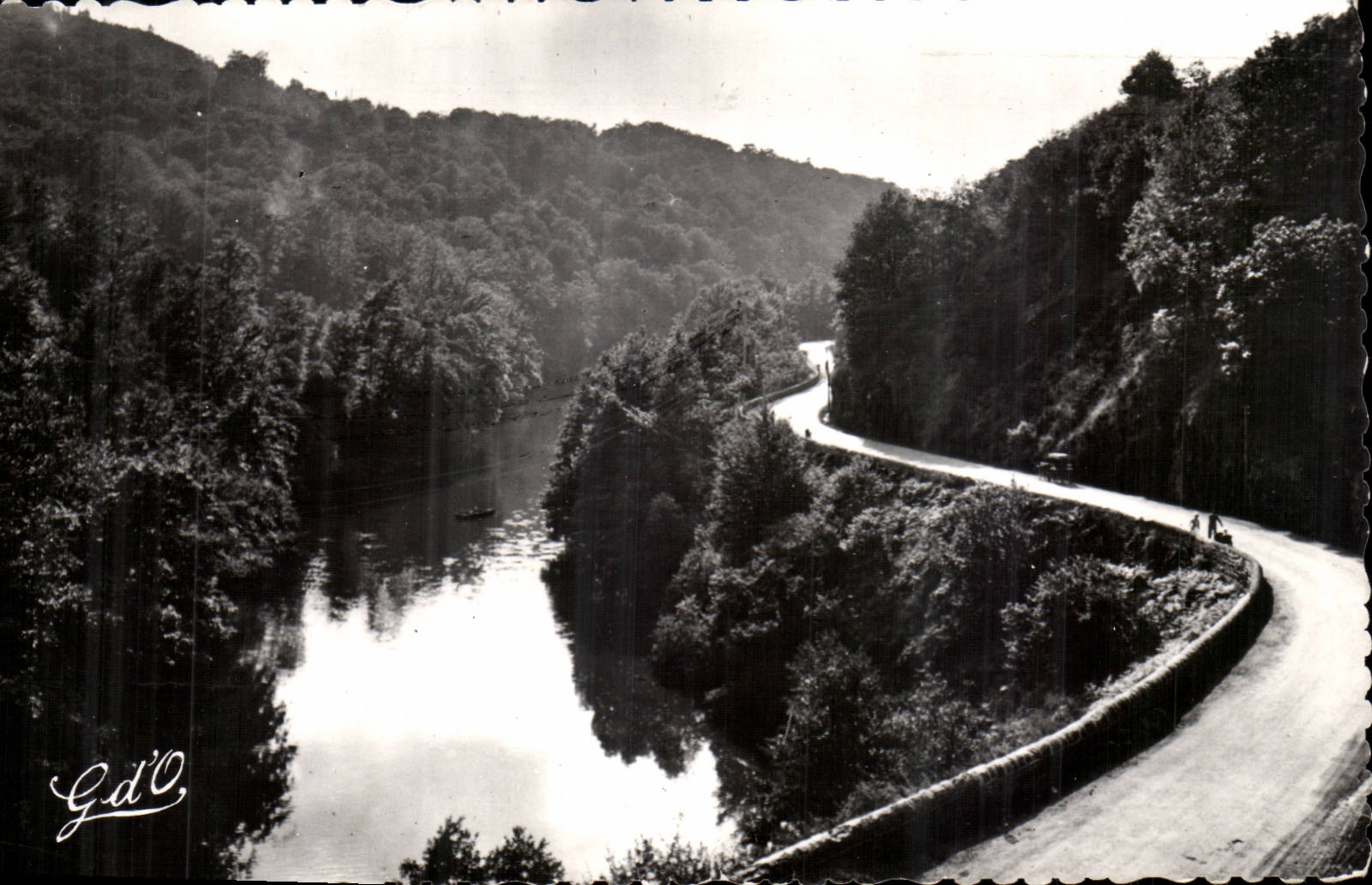 Route de St-Sauves sur la Dordogne — barrage et mont-Dore — éditeur Gd'O
