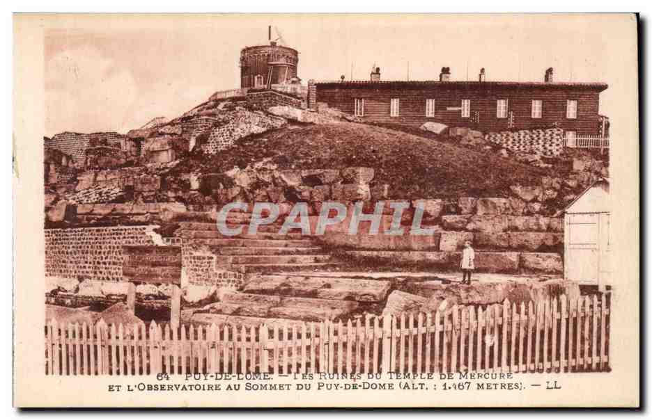 Puy-de-Dôme — Les ruines du temple de Mercure et l'observatoire au sommet (alt. : 1.467 mètres) — LL