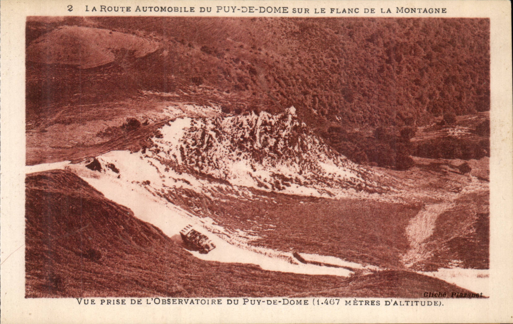 Vue de l'Observatoire du Puy-de-Dôme — Route automobile sur le flanc de la montagne — Cliché Pinzapot