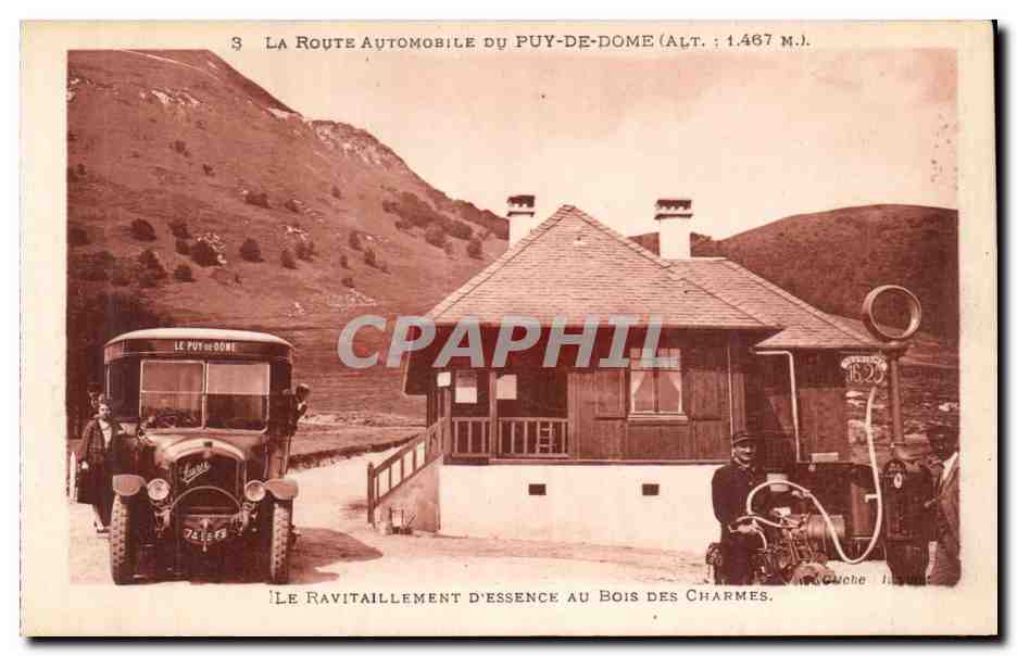 Le ravitaillement d'essence au Bois des Charmes — La Route Automobile du Puy-de-Dôme (alt. : 1.467 m.) — Éditeur : Lévy & Cie, Paris