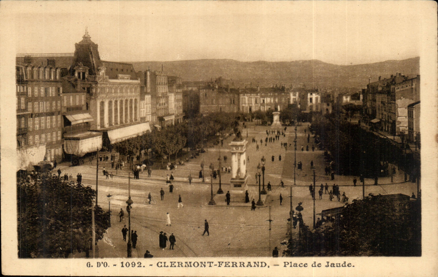 Clermont Ferrand - Place de Jaude - CPA 
