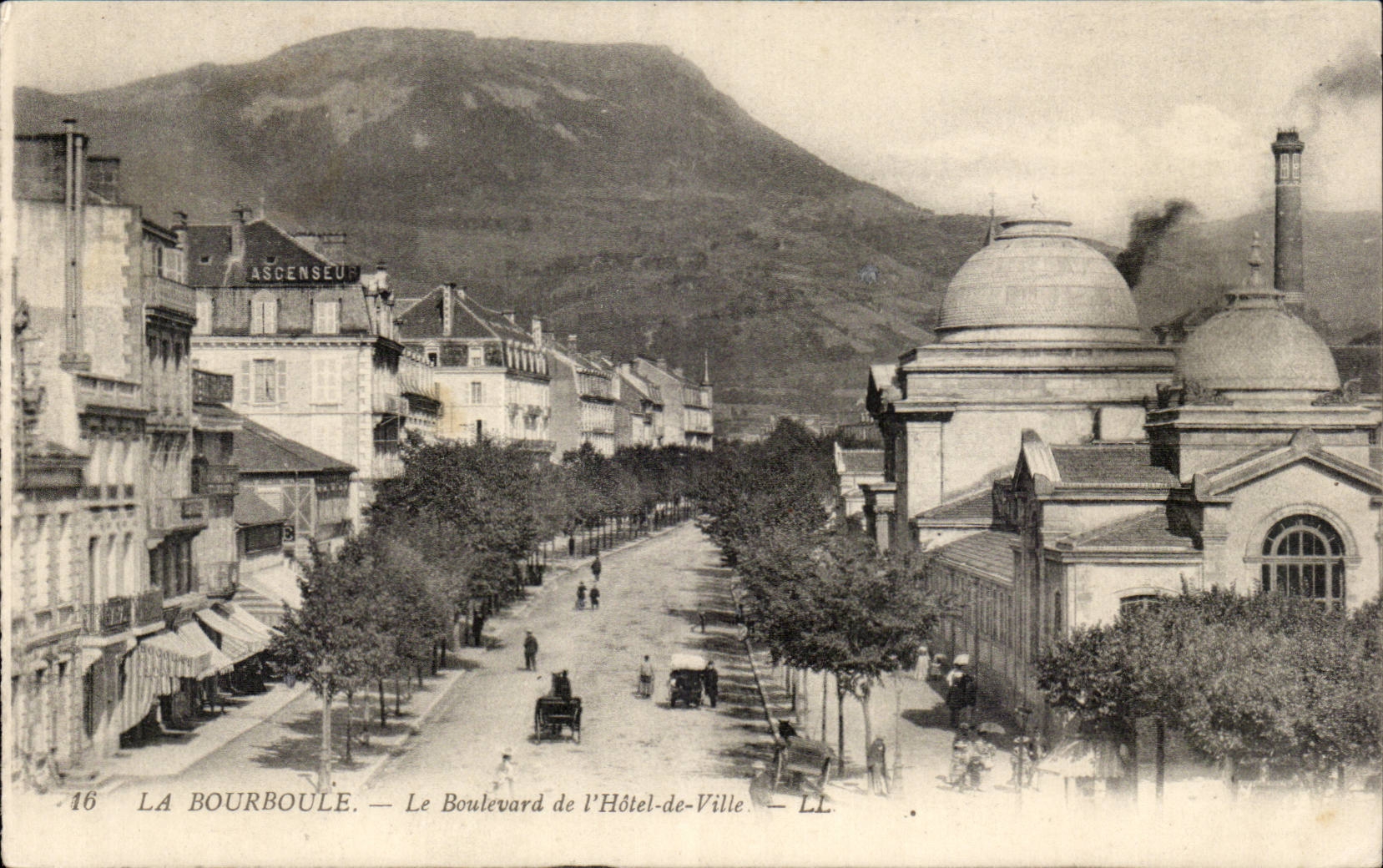 La Bourboule - la Boulevard de l'Hotel de Ville - CPA 