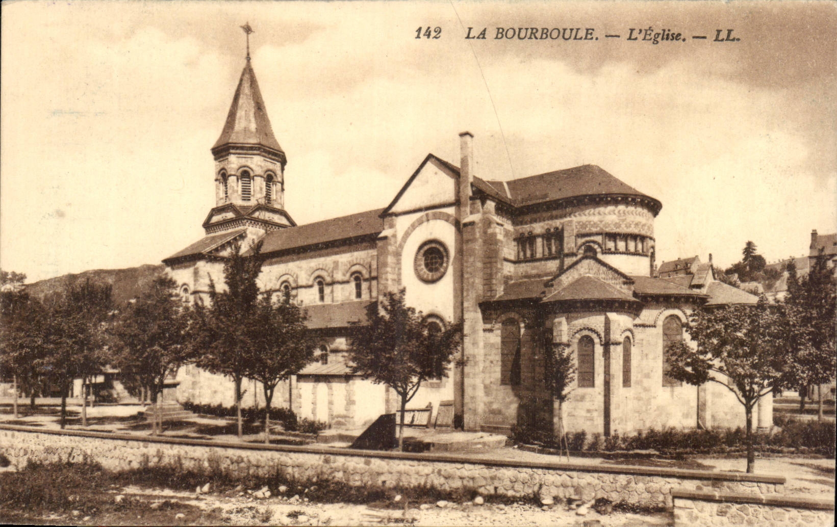 La Bourboule - L'Eglise - CPA 