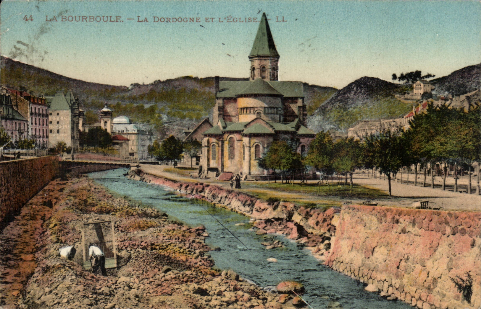 La Bourboule - Le Dordogne et L'Eglise - CPA 