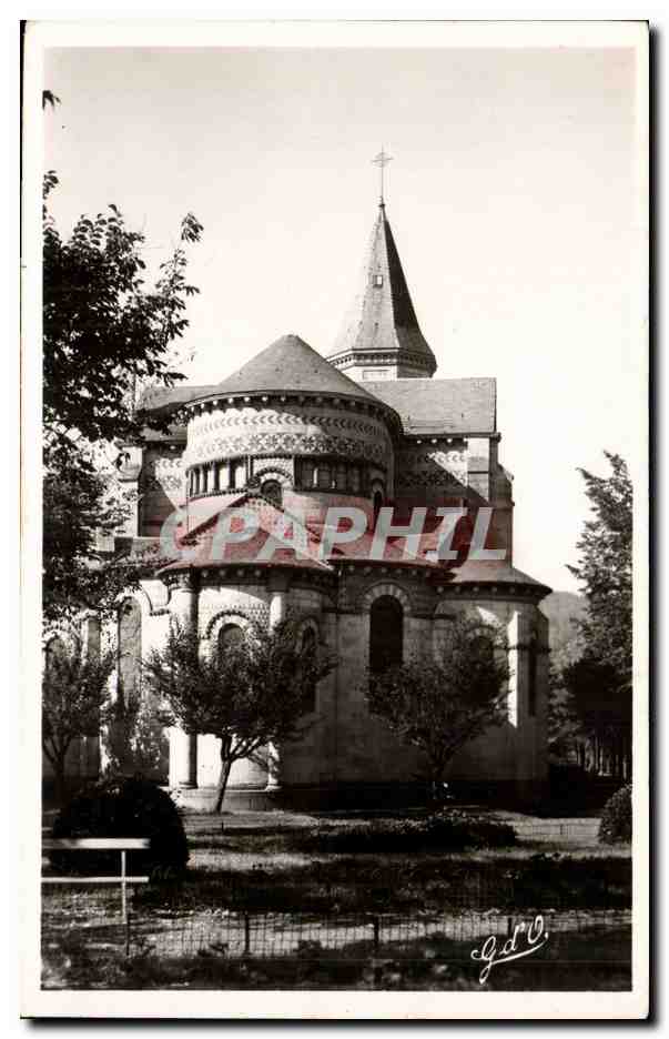 L'Auvergne — Abside de l'Église à style roman-auvergnat — Photo-Ed. G.-d'O., Olliergues (P.-de-D.)
