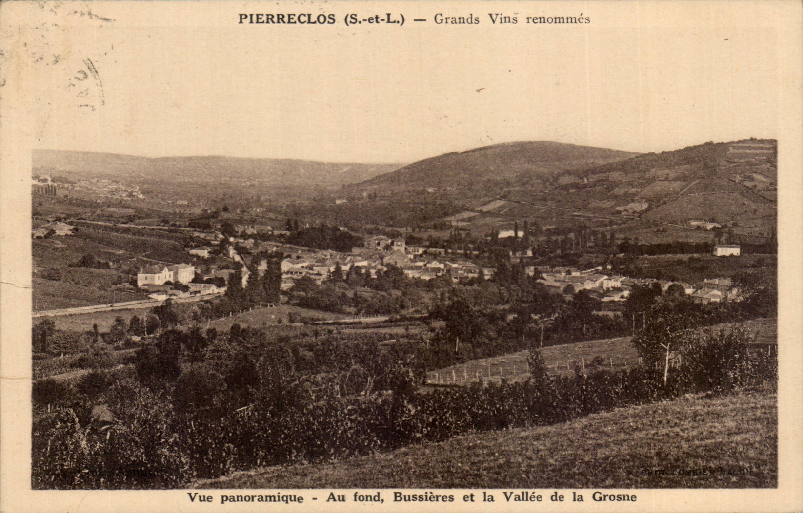 Pierreclos CPA Vue panoramique Au fond bussieres et la vallee de la GRosne