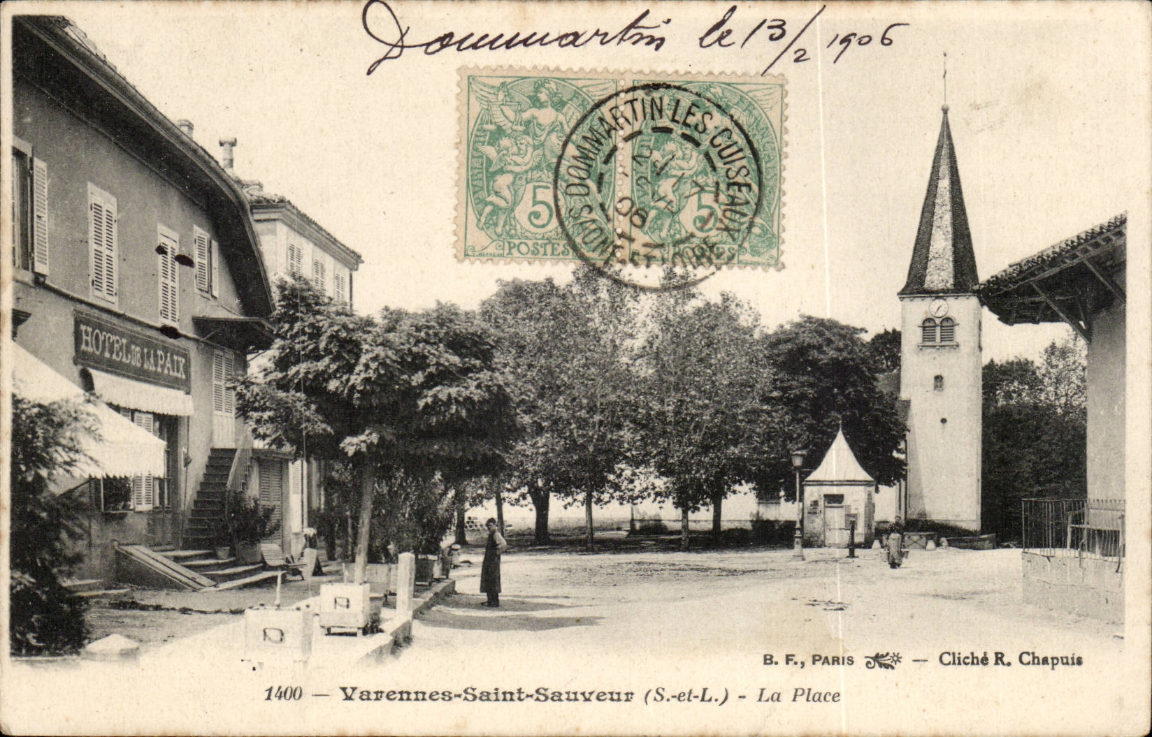 Varennes-Saint-Sauveur (S.-et-L.) — La Place — Cliché R. Chapuis