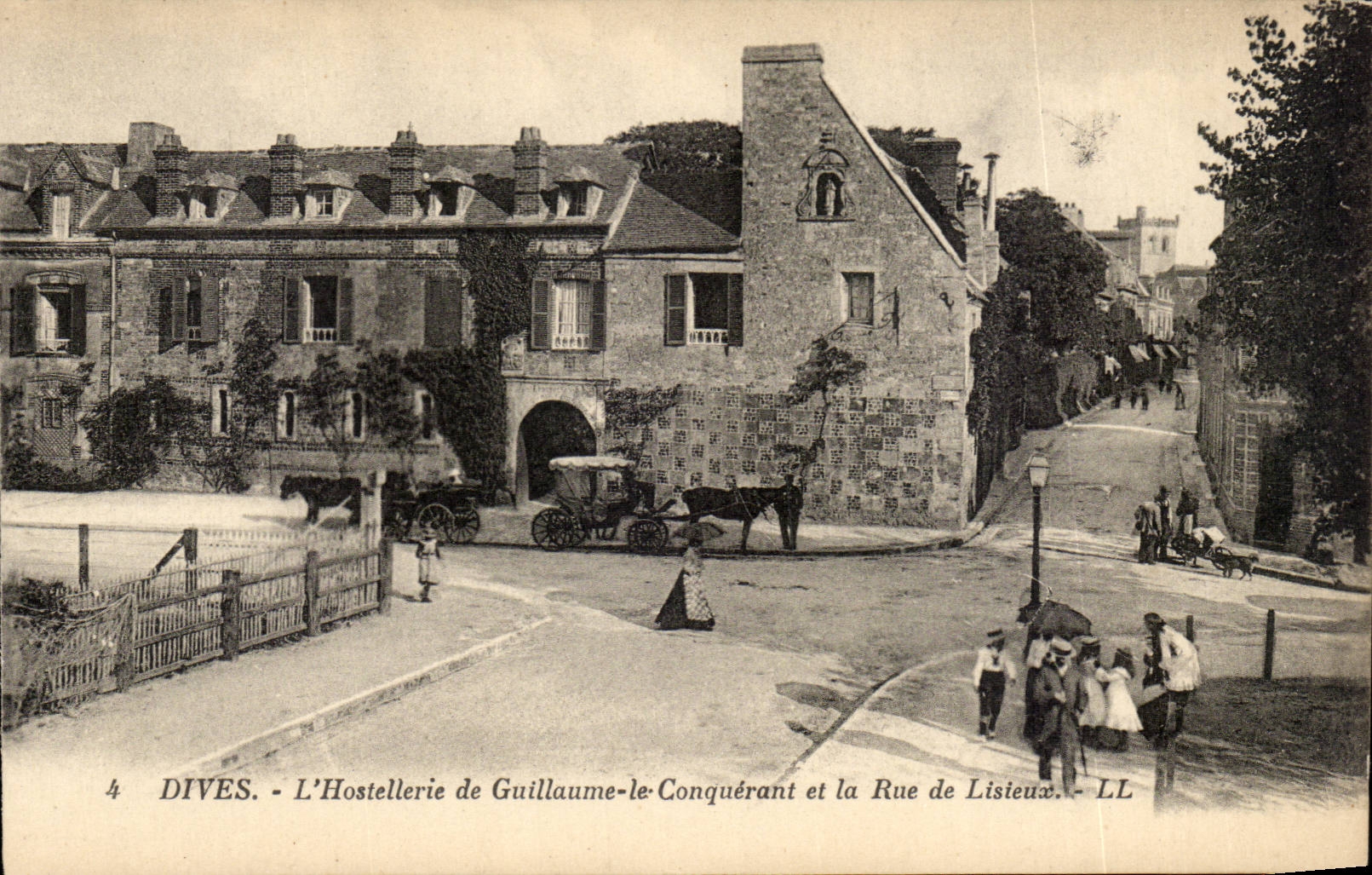 Dives CPA L'hostellerie de Guillaume le Conquerant et la rue de Lisieux