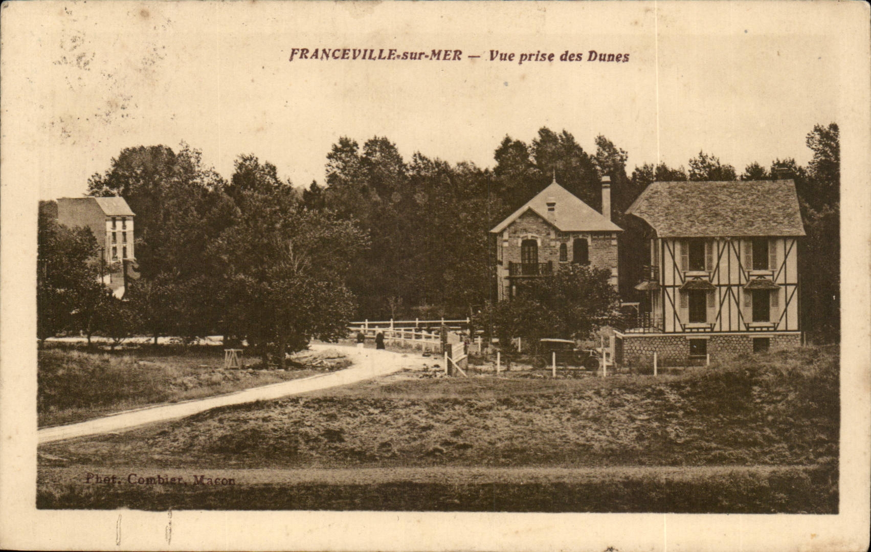 Franceville-sur-Mer — Vue prise des Dunes — Phot. Combier Maccon
