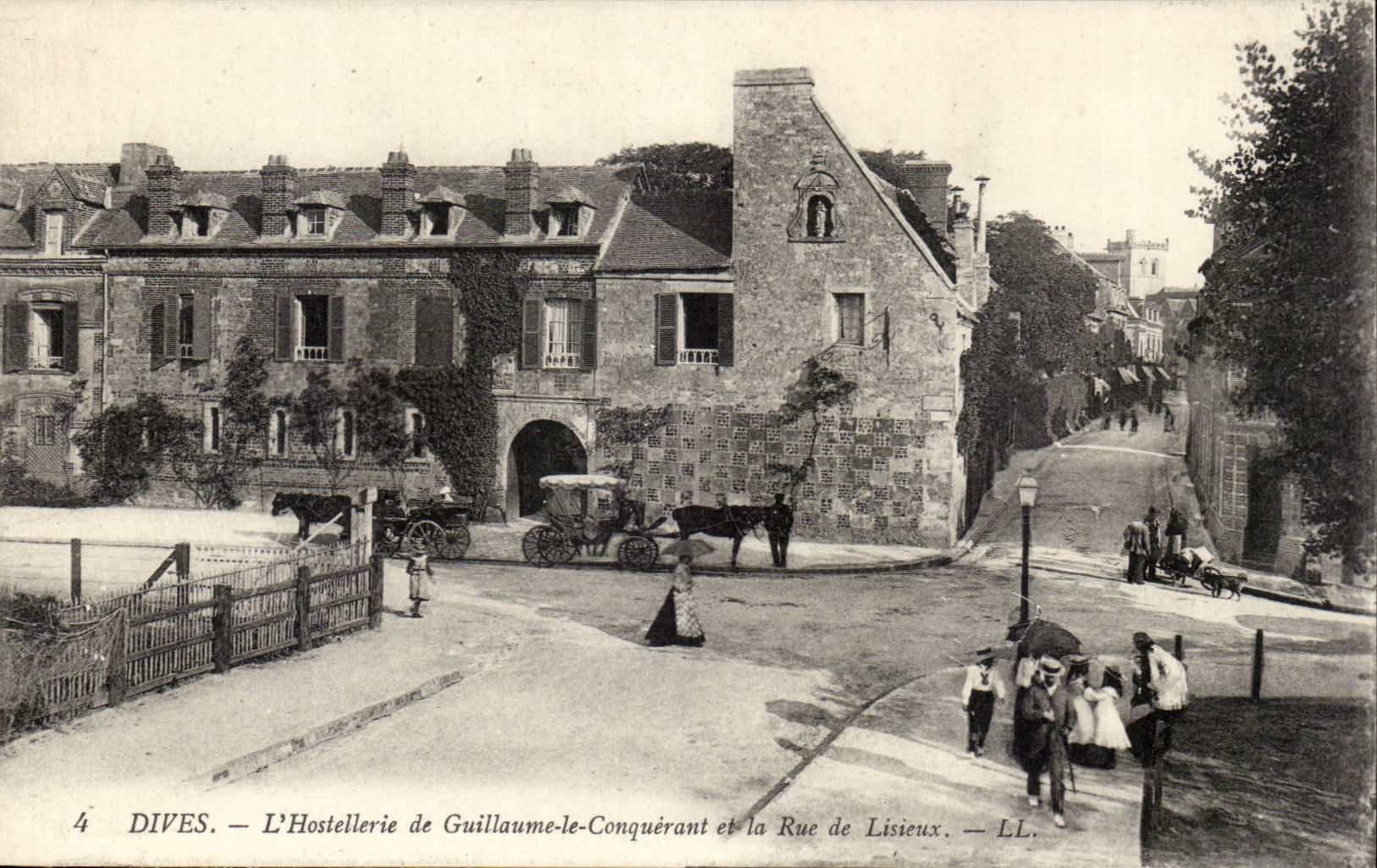 Dives sur Mer CPA L'hostellerie de Guillaume le Conquerant et la rue de Lisieux