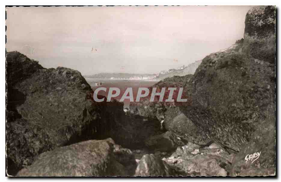 Villers sur Mer CPa La ville a travers les rochers