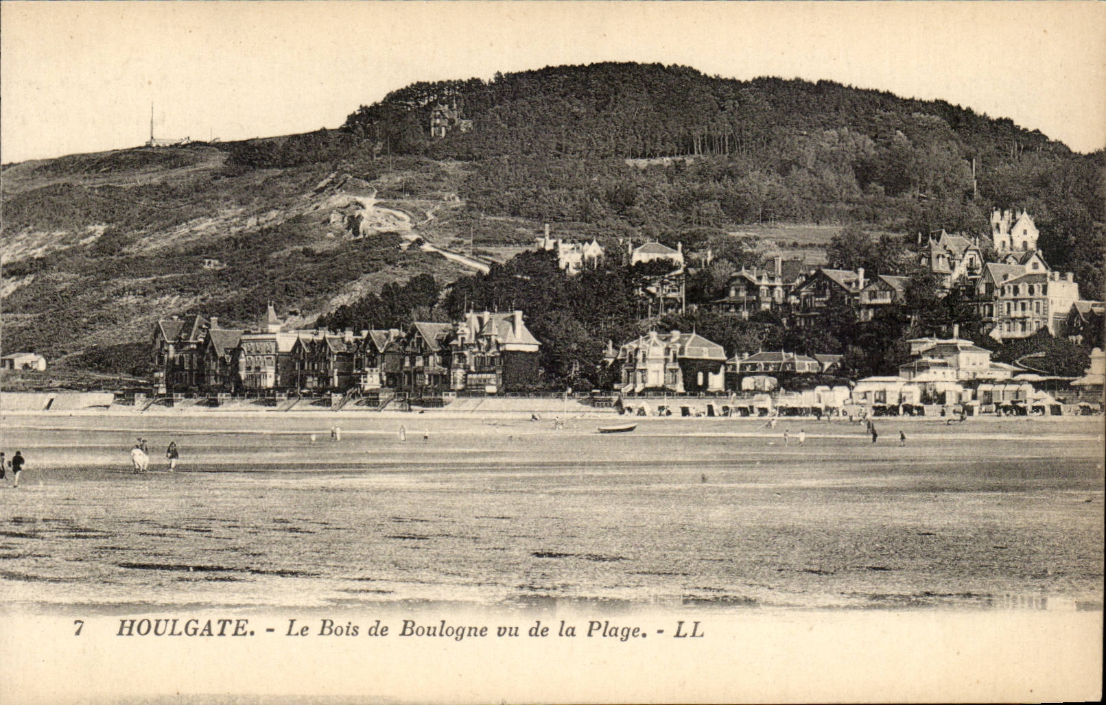 Houlgate - Le Bois de Boulogne vu de la Plage - LL
