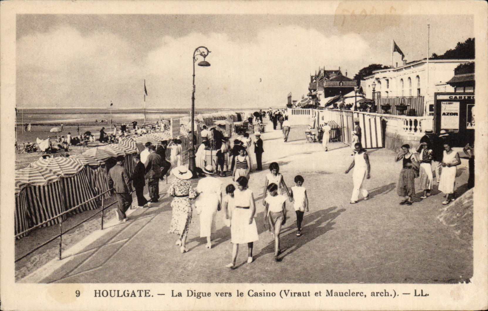 CPA Houlgate La digue vers le casino (Viraut et Mauclerc)