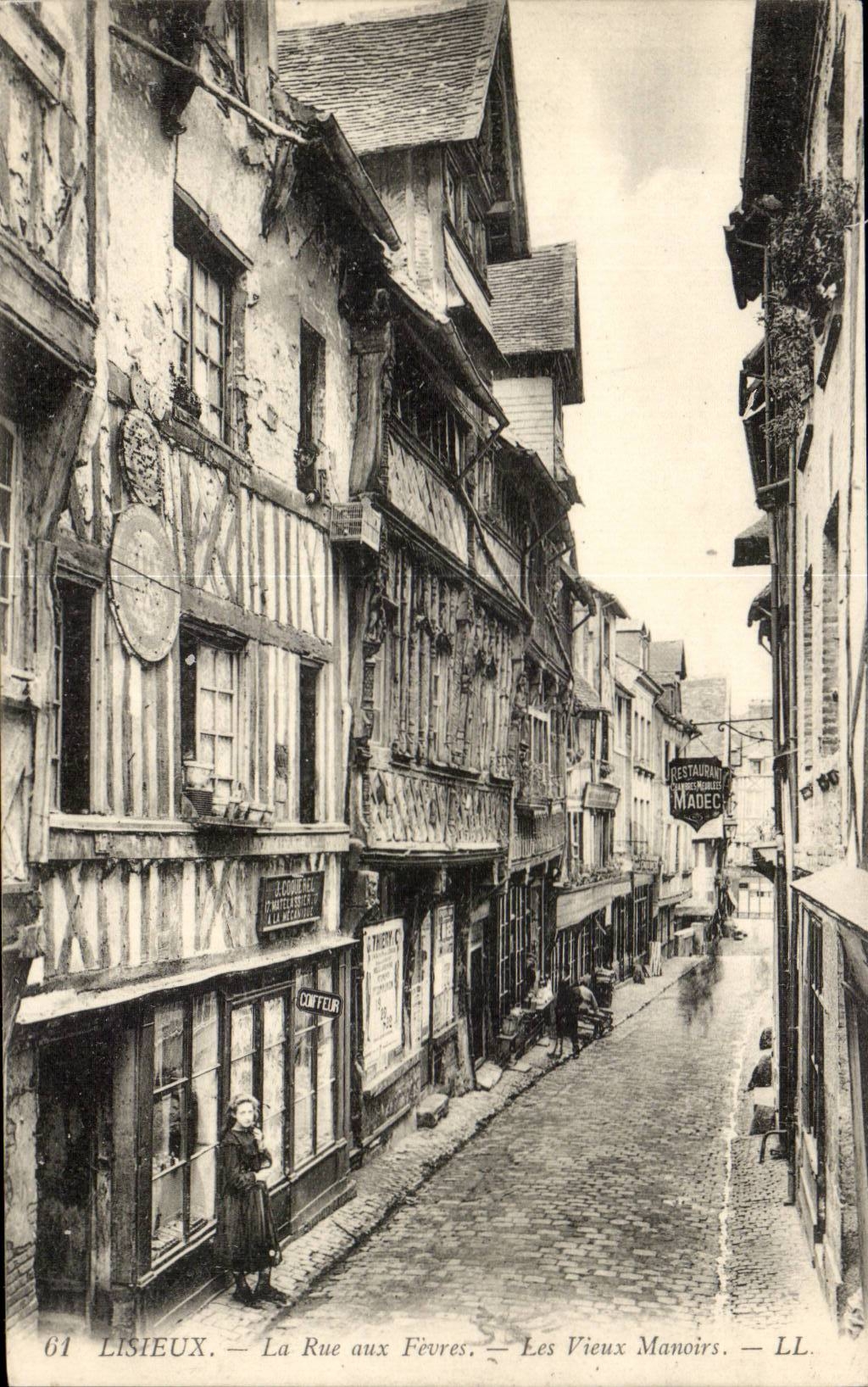 Lisieux — La Rue aux Fèvres — Les Vieux Manoirs — LL