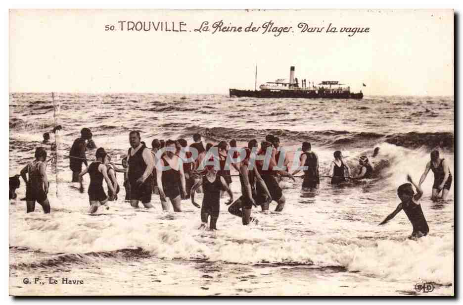 Trouville - La Reine des Plages - Dans la vague - Paquebot - Steamer - CPA 