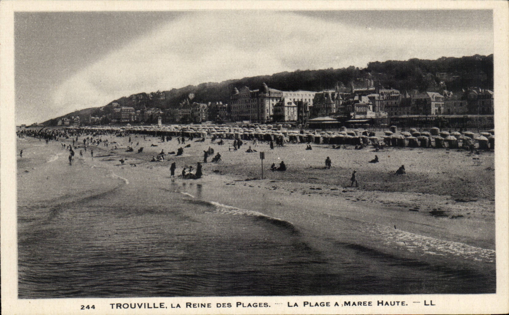 Trouville - La Reine des Plages - La Plage a Maree Haute CPA 
