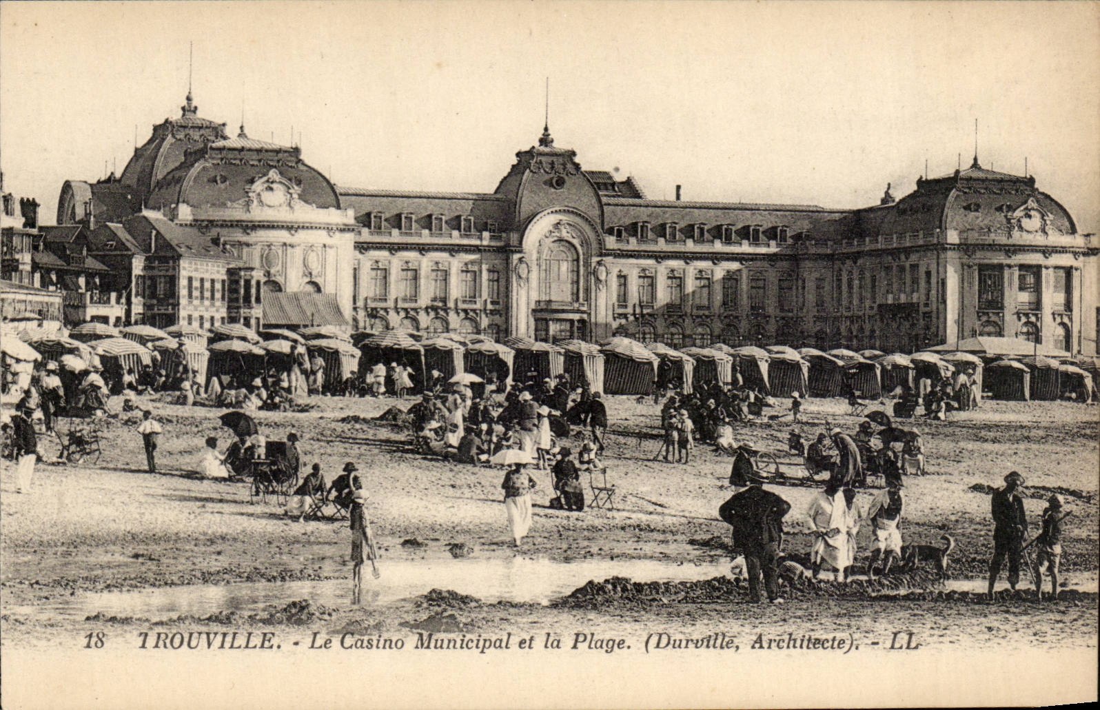 Trouville - Le Casino Municipal et la Plage CPA 