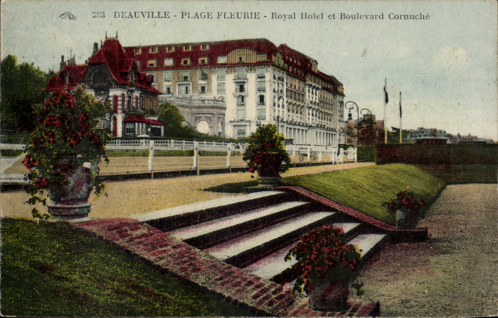 Deauville - Plage Fleurie - Royal Hotel et Boulevard Cornuche - CPA 