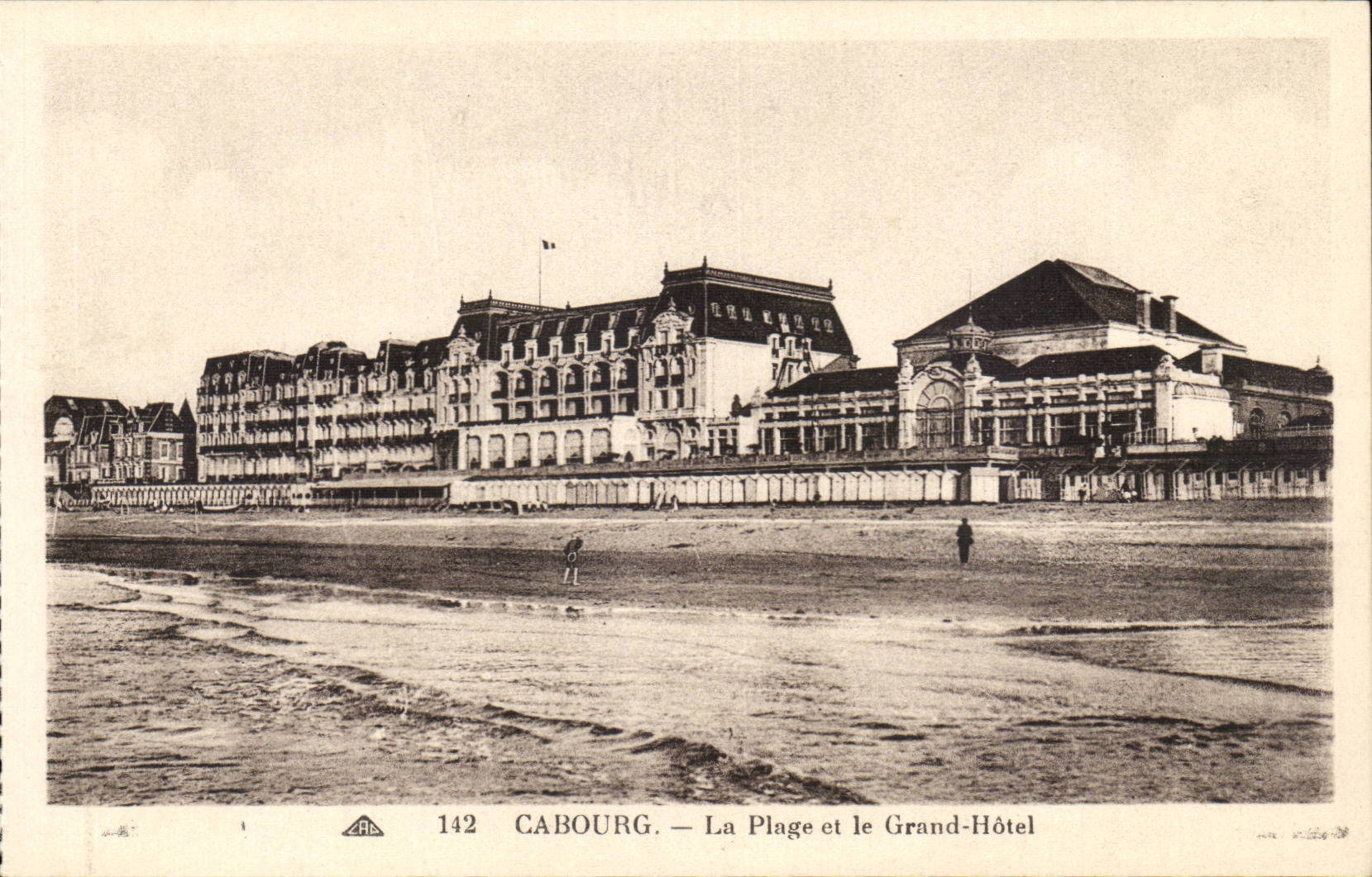 Cabourg — Die Strandpromenade und das Grand-Hôtel — Nr. 142
