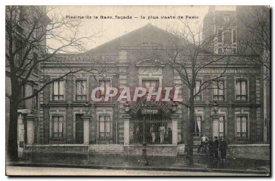 Piscine de la Gare, façade — la plus vaste de Paris — Éditions de la Ville de Paris