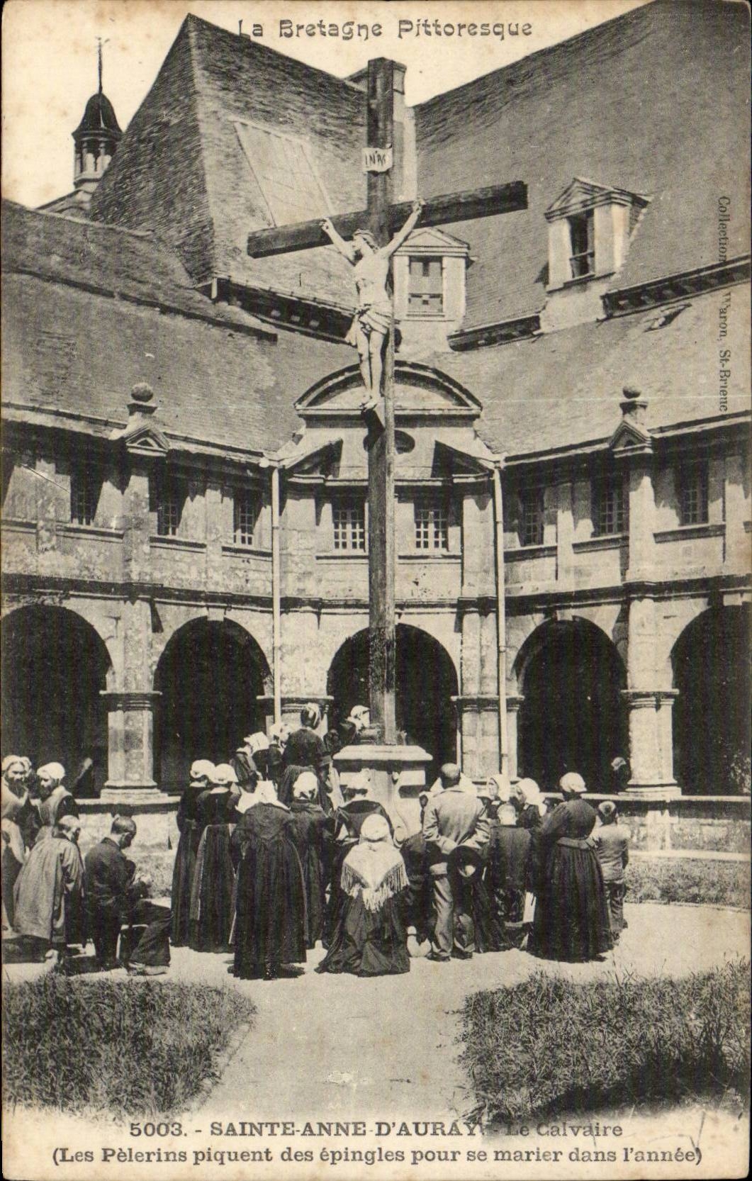 Sainte Anne d'Auray CPA Le calvaire (les pelerins piquent des epingles pour se marier dans l'annee)