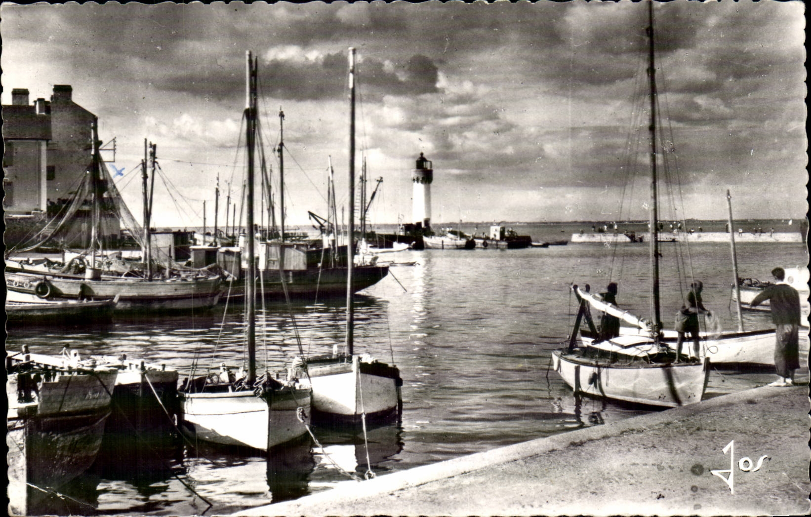 CPA PResqu'ile de Quiberon Port Haliguen Le bassin du port protege par la digue du phare (lighthouse)