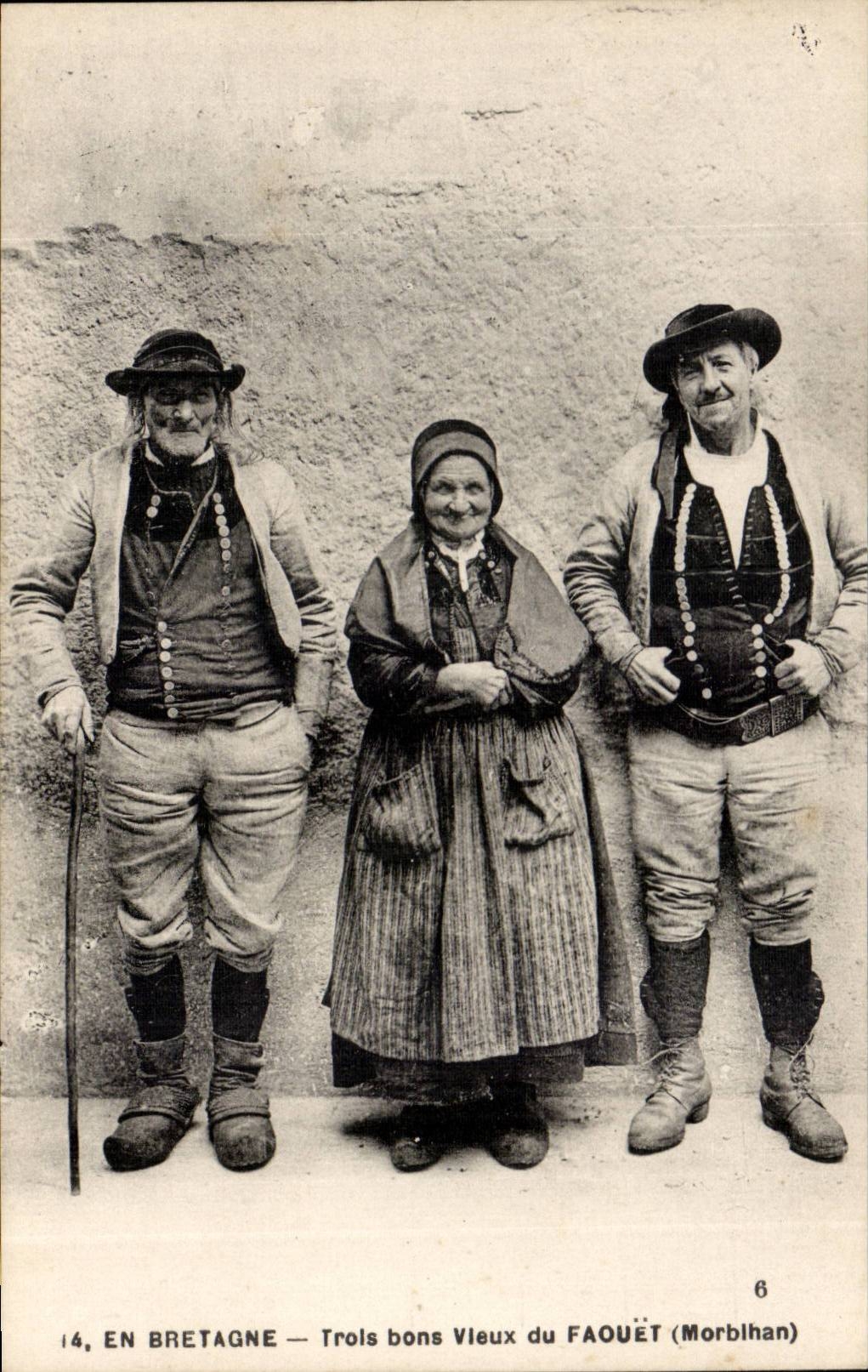 CPA En Bretagne Trois bons vieux du Faouet (Morbihan)