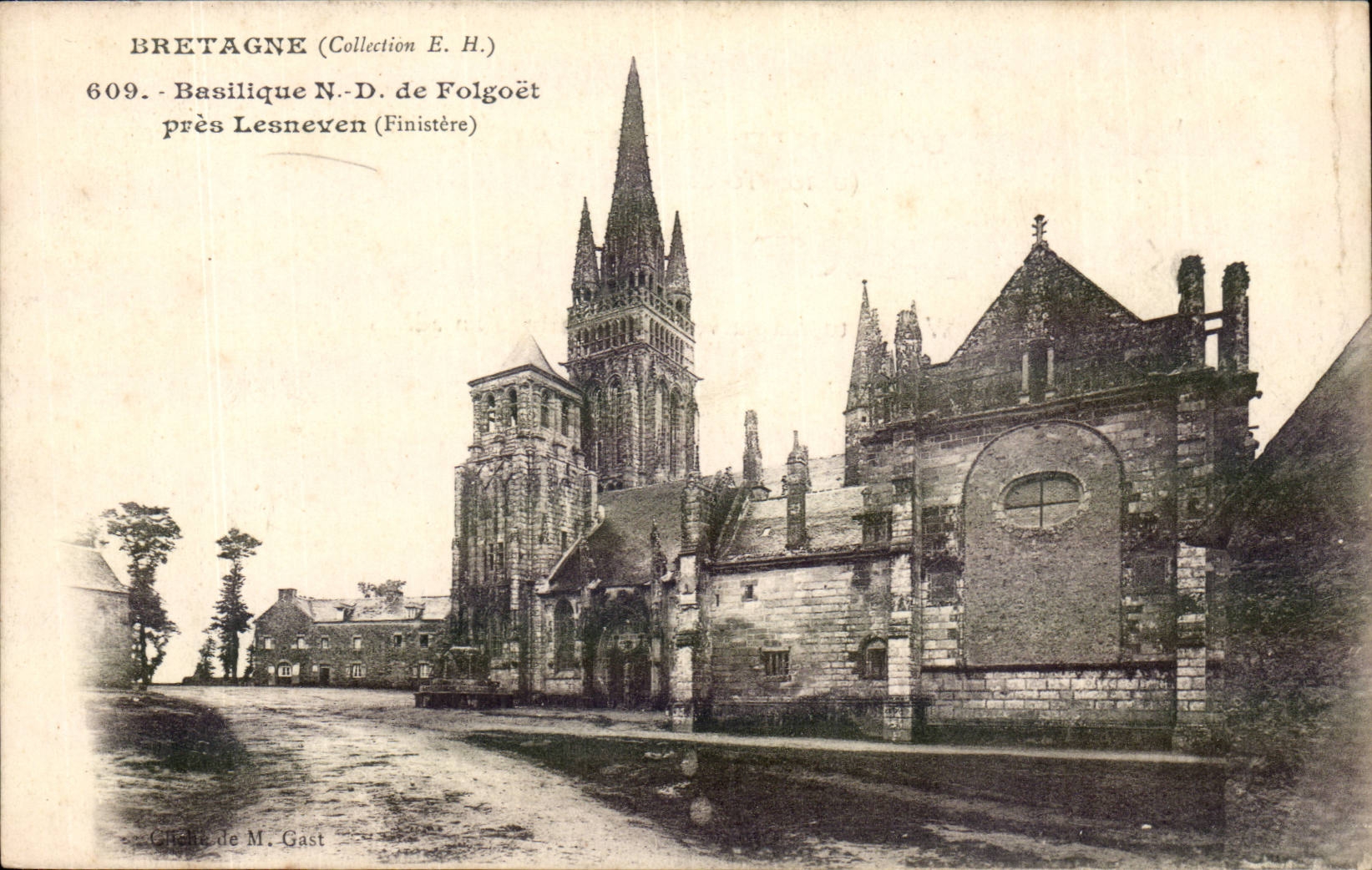 CPA Basilique ND de Folgoet pres Lesneven 