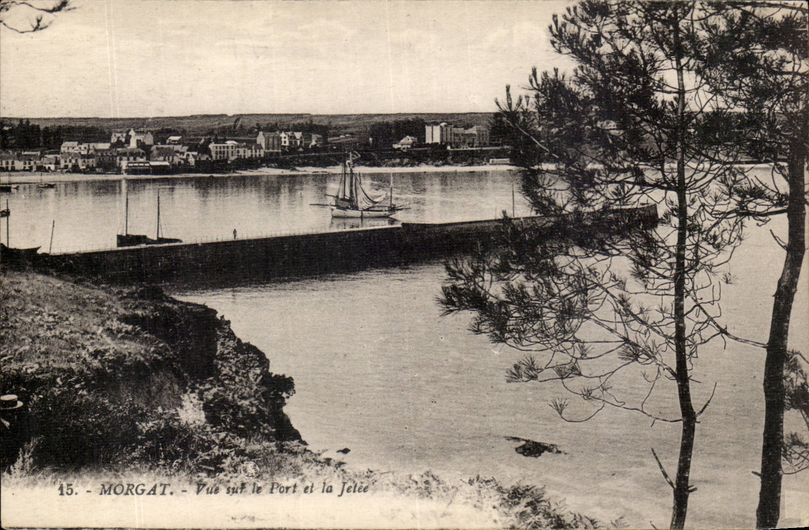 Morgat CPA Vue sur le port et la jetee