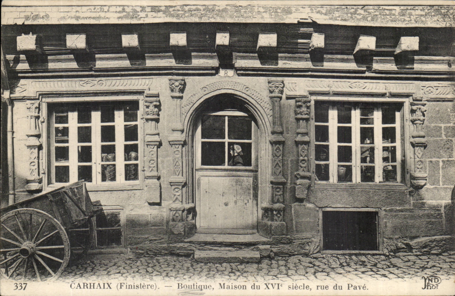 carhaix - Boutique Maison du XVI siecle rue de Pave - CPA 