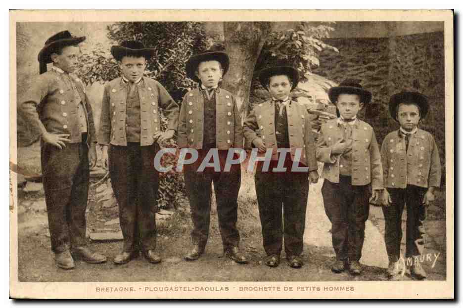 Plougastel Daoulas - Brochette de Petits Hommes - Darling Boys dressed in traditional costumes - CPA 