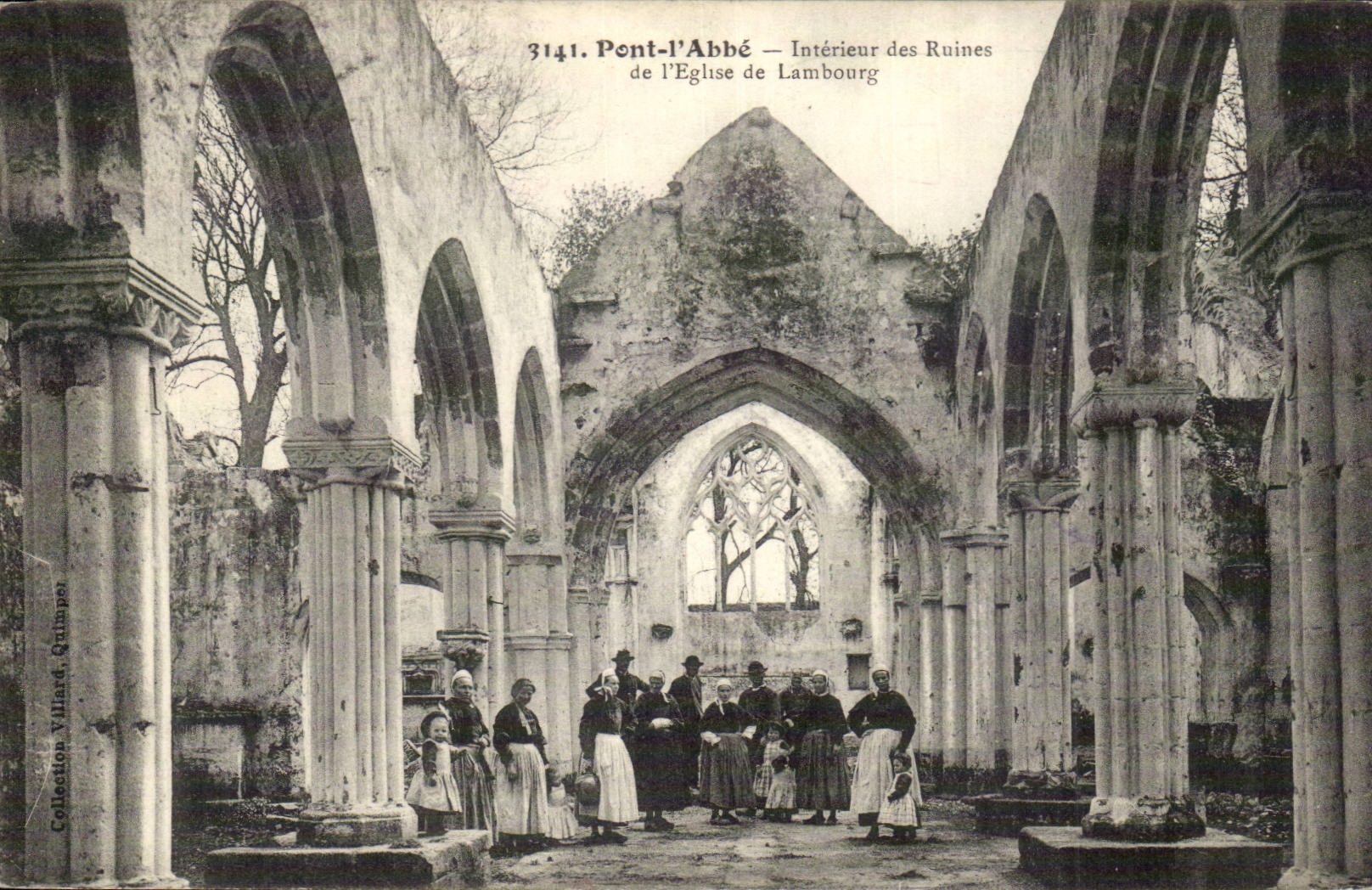 Pont l'abbe CPA Interieur des ruines de l'eglise de Lambourg