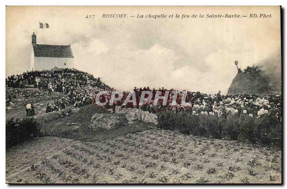 Roscoff CPA La chapelle et le feu de la Sainte Barbe