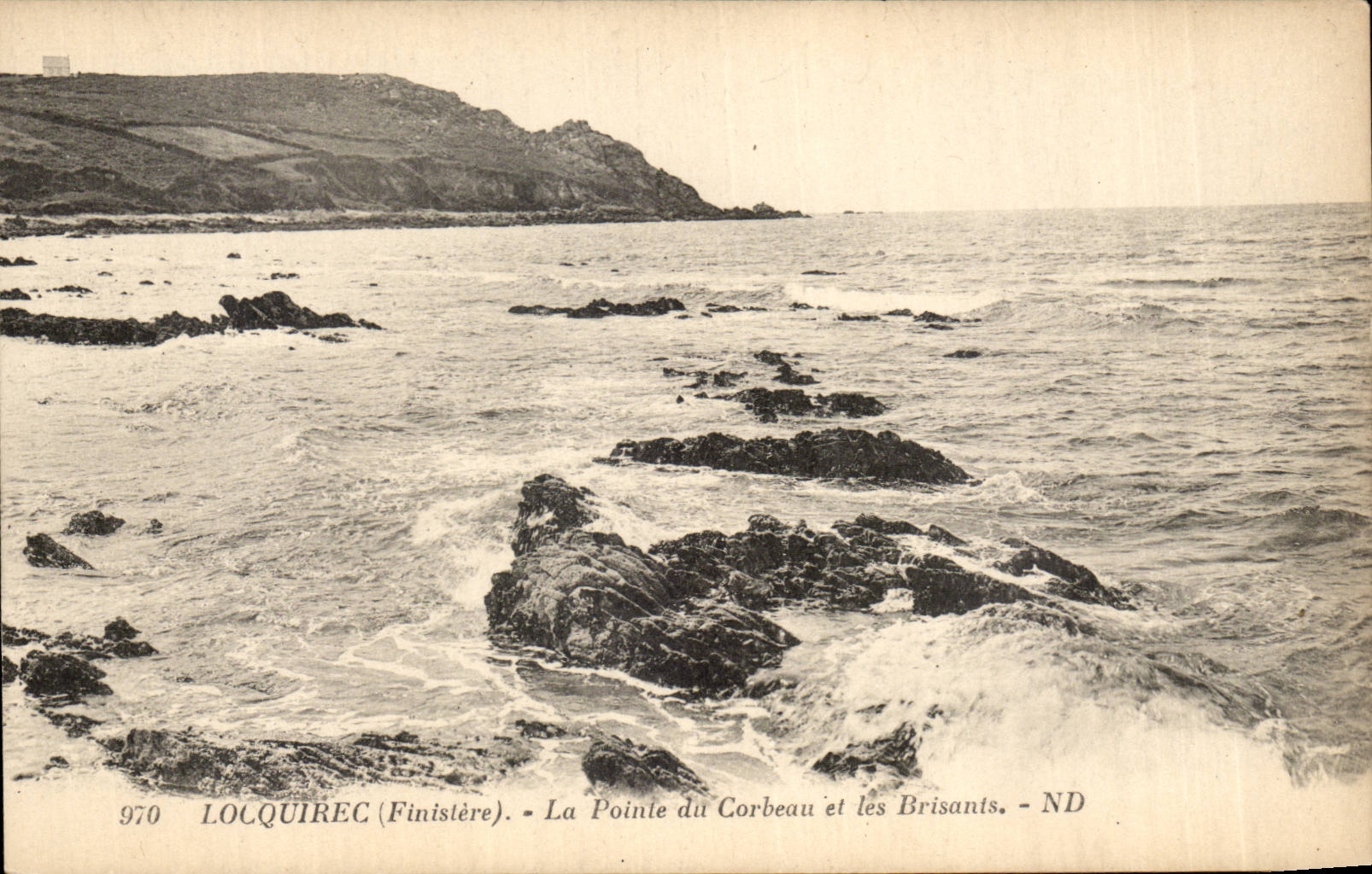 Locquirec CPA La pointe dit corbeau et les brisants