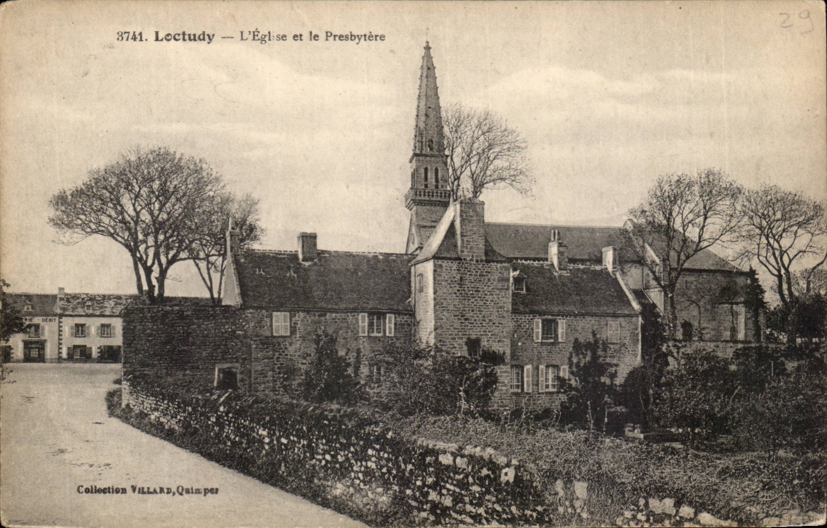 Loctudy CPA L'eglise et le presbytere