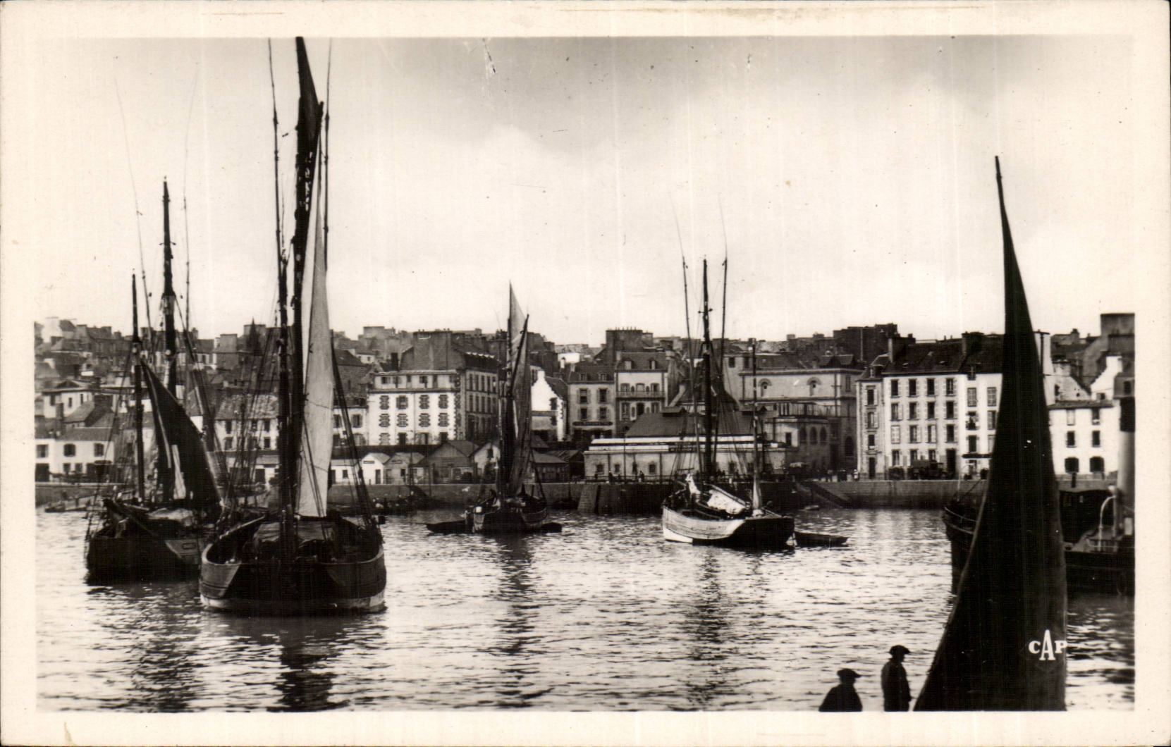 Douarnenez CPA Le port et les quais