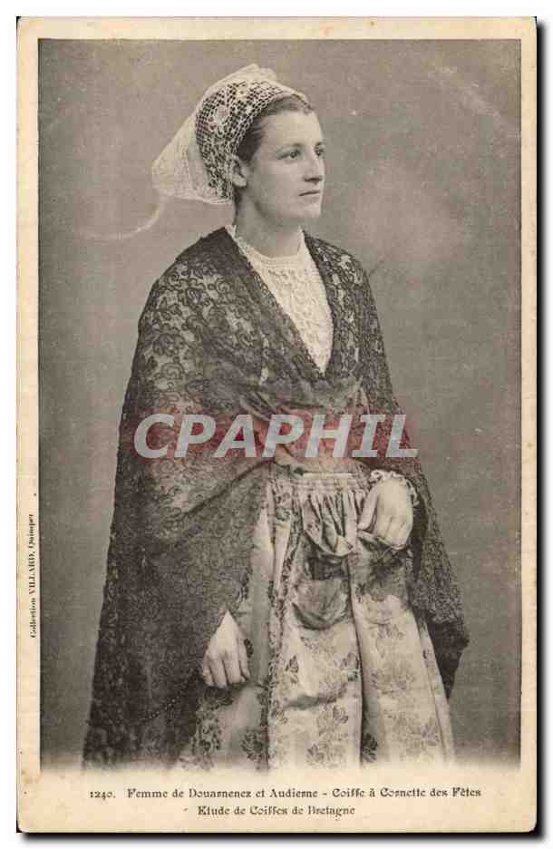 CPA Femme de Douarnenez et Audierne Coiffe a cornette des fetes ETude de coiffes de Bretagne (folklore) tOP