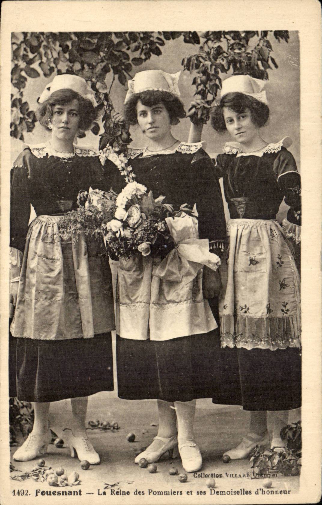 Fouesnant CPA La reine des Pommiers et ses demoiselles d'honneur (folklore costume)