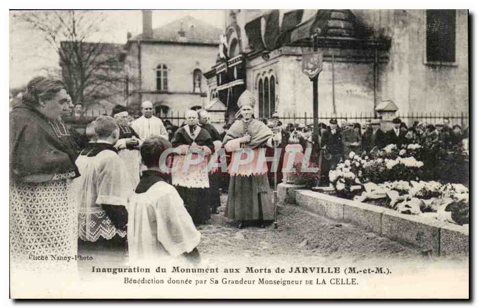 Inauguration du Monument aux Morts de JARVILLE (M.-et-M.) — Bénédiction donnée par Sa Grandeur Monseigneur DE LA CELLE — Cliché Nanay-Photo
